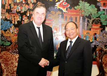 ທ່ານຮອງນາຍົກລັດຖະມົນຕີ ຫງວຽນຊວນຟຸ໋ກ ໃຫ້ການຕ້ອນຮັບ ລັດຖະມົນຕີກະຊວງລັດຖະການຝຣັ່ງ