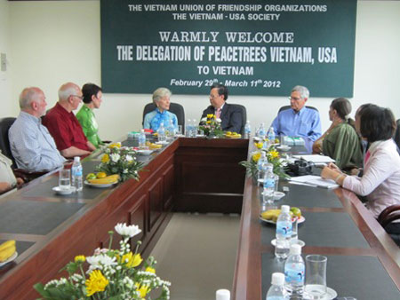 ອົງການຕົ້ນໄມ້ສັນຕິພາບຫວຽດນາມ ສືບຕໍໜູນຊ່ວຍໂຄງເກັບກູ້ລູກລະບໍ່ທັນແຕກ