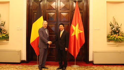 ລັດຖະມົນຕີການຕ່າງປະເທດ ຟ້າມບິ່ງມິງ ເຈລະຈາກັບ ຮອງນາຍົກລັດຖະມົນຕີແບນຊິກ