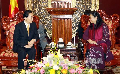 ທ່ານນາງ ຕ່ອງທິຟ່ອງ ຕ້ອນຮັບປະທານພັນທະມິດ ສສຊ ມິດຕະພາບຍີ່ປູ່ນ - ຫວຽດນາມ