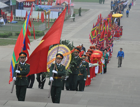 ມຸ່ງໄປສູ່ພິທີໄຫວ້ບູຊາ - ງານບຸນວິຫານຮຸ່ງ ປີ 2012