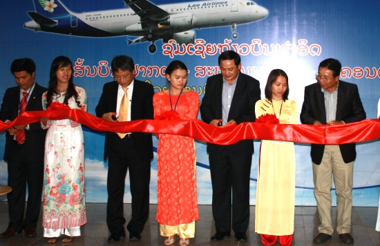 ເປີດສະຫຼອງສາຍການບິນ ລາວ - ດ່າໜັງ