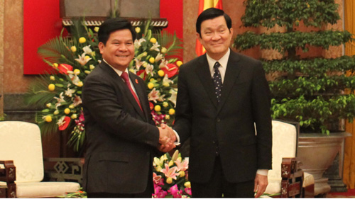 ປະທານປະເທດ Truong Tan Sang ຕ້ອນຮັບເຈົ້າແຂວງແຂວງຢຸນໜາມ