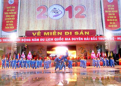 ຈັດກອງປະຊຸມຂ່າວໄຂປີ ທ່ອງທ່ຽວແຫ່ງຊາດ ເຂດແຄມທະເລຕອນເໜືອພາກກາງ Hue 2012