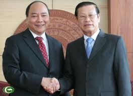 ຮອງນາຍົກລັດຖະມົນຕີ ລາວ ຢ້ຽມຢາມ ແລະ ເຮັດວຽກ ຢູ່ບັນດາ ທ້ອງຖີ່ນຫວຽດນາມ