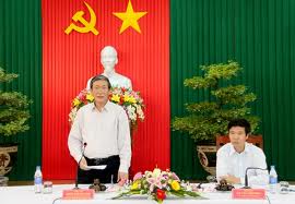 ທ່ານ Dinh The Huynh  ກຳມະການກົມການເມືອງເຮັດວຽກຢູ່ແຂວງ ບິນດິງ