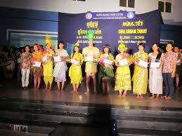 ມະຫາວິທະຍາໄລສັບພະວິຊາ ຮ່າໂນ້ຍຈັດຕັ້ງບຸນປີໃໝ່ Chol Chnam Thmay