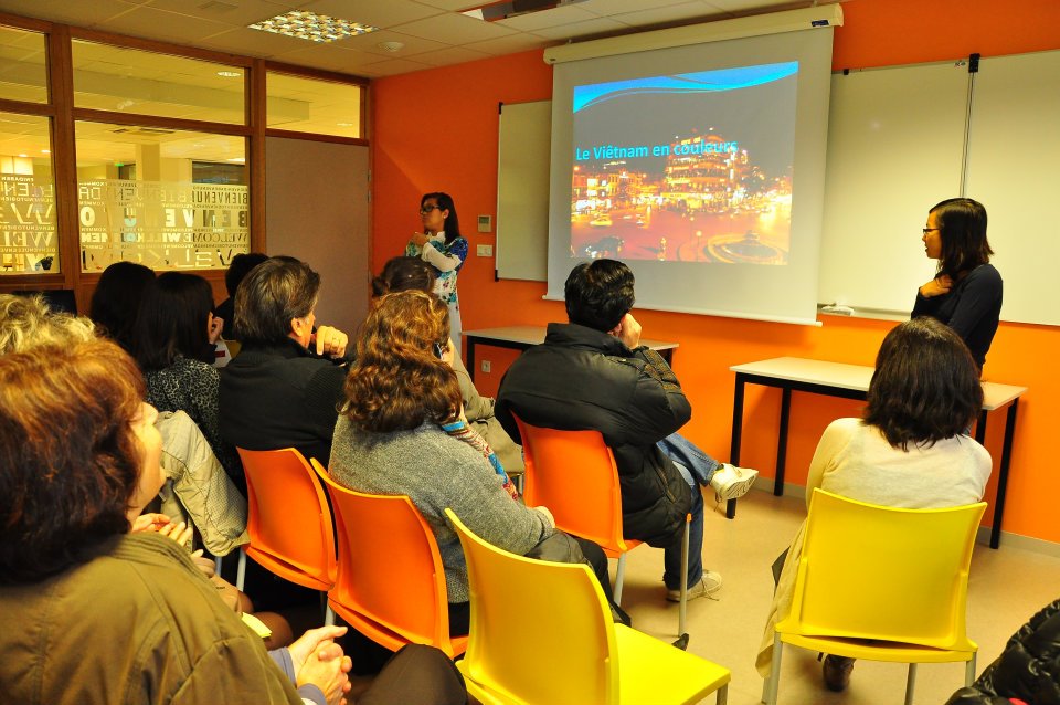 ໂຄສະນາປະເທດຊາດ ແລະ ຊາວຫວຽດນາມ ຢູ່ອັກຊັງຕິນ