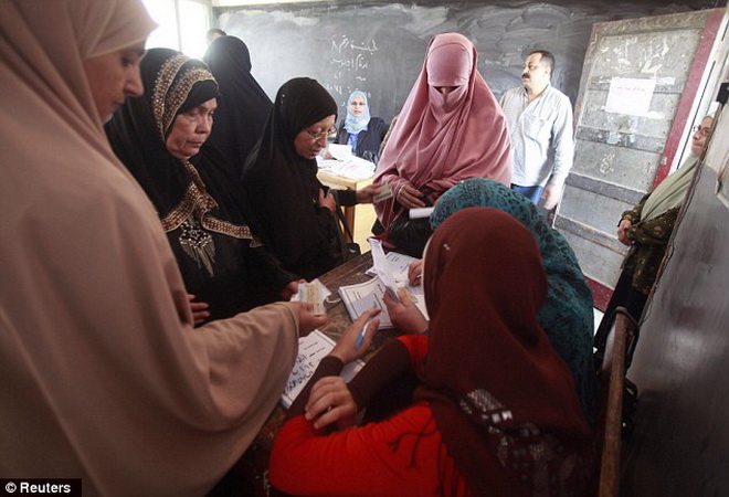 ຜູ້ມີສິດເລືອກຕັ້ງ ອີຢິບ 50 ລ້ານຄົນເຂົ້າຮ່ວມການປ່ອນບັດເລືອກຕັ້ງປະທານາທິບໍດີ