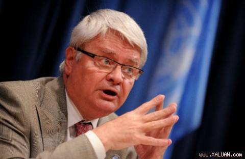 ຊີຣີ ປະຕິເສດຄຳວິຈານ      ກ່ຽວກັບສະພາບເສີກກາງເມືອງ