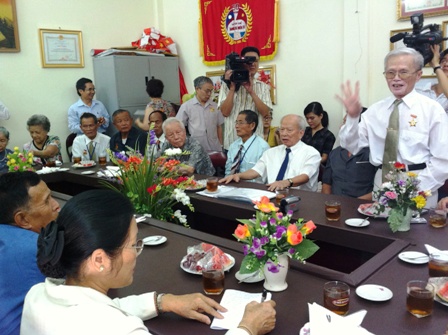 ພົບປະພົນລະເມືອງ ລາວ ທີ່ເຄີຍອຸ້ມຊູຊ່ວຍເຫຼືອທະຫານອາສາສະໝັກຫວຽດນາມ