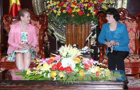 ຮອງປະທານສະພາແຫ່ງຊາດ ຫວຽດນາມ ໄດ້ໃຫ້ການຕ້ອນຮັບ         ຮອງປະທານທະນາຄານໂລກ