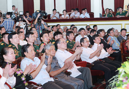 ລາຍການພົບປະແລກປ່ຽນສິລະປະເພື່ອຕອບບຸນແທນຄຸນນັກຮົບເສຍສະຫລະຊີວິດເພື່ອຊາດ