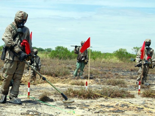 ເລີ່ມລົງມືປະຕິບັດໂຄງ ການ “ບຳບັດມົນລະພິດ ສິ່ງແວດລ້ອມ ດີໂອຊິນ” ຢູ່ສະໜາມບິນ ດ່າໜັງ