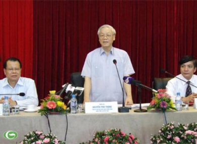 ທ່ານ Nguyen Phu Trong ​ເຮັດ​ວຽກ​ກັບ​ອົງຄະ​ນະ​ພັກ ​ກຸ່ມ​ວິ​ສາ​ຫະກິດ​ສູນ​ກາງ