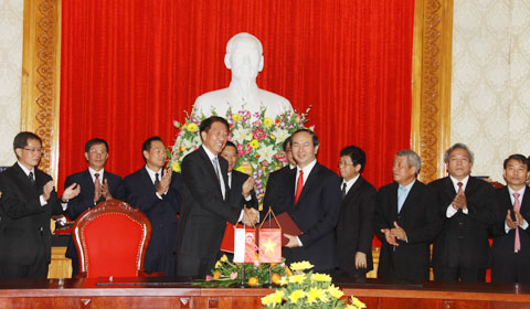 ພົນໂທ Tran Dai Quang ຕ້ອນຮັບຄະນະຜູ້ແທນຂັ້ນສູງສິງກະໂປ