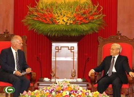 ທ່ານ Nguyen Phu Trong ໃຫ້ການຕ້ອນຮັບ ຫົວຫນ້າຄະນະຜູ້ຕາງຫນ້າ EU ປະຈຳ​ຫວຽດນາມ