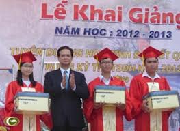 ການນຳຫວຽດນາມ ເຂົ້າຮ່ວມພິທີໄຂສົກຮຽນໃໝ່