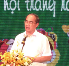 ບຸນວັນເພັງເດືອນ 8 ດຳເນີນໄປ      ຢ່າງຟົດຟື້ນມ່ວນຊື່ນຢູ່ທ້ອງຖິ່ນຕ່າງໆ