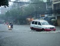 ບັນດາທ້ອງຖິ່ນພາກກາງ ຫວຽດນາມ ສືບຕໍ່ຮັບມືກັບສະພາບນຳຖ້ວມ