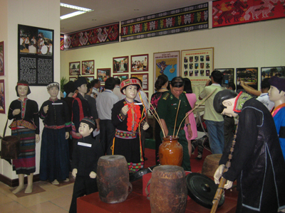 ໄຂງານວາງສະແດງ “ຄວາມປະທັບໃຈຫວຽດນາມ” ຢູ່ຝລັ່ງ