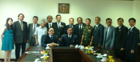 ຄະນະຜູ້ແທນກຳປູເຈຍ ທີ່ໄດ້ຊ່ວຍ ທະຫານອາສາສະໝັກໃນໄລຍະສົງຄາມມາຢ້ຽມຢາມຫວຽດນາມ