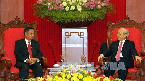 ເລຂາທິການໃຫຍ່ Nguyen Phu Trong ຕ້ອນຮັບຄະນະຜູ້ແທນຂັ້ນສູງຄະນະຈັດຕັ້ງສູນກາງພັກປປລາວ