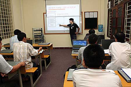 ຮອດປີ 2020, ຈະມີ 1 ລ້ານຄົນ ໄດ້ຮັບການບຳລຸງສ້າງເຕັກໂນໂລຊີຂໍ້ມູນຂ່າວສານ