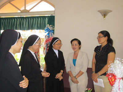 ອວຍພອນຜູ້ມີ ຍົດຖາບັນດາສັກ ໃນໂອກາດວັນບຸນ ຄຼິດສມາດ 2012