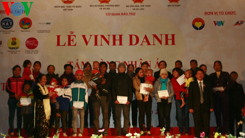 ພິທີເຊີດຊູຜູ້ມີໃຈບຸນໃຈກຸສົນ