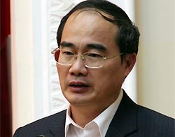 ທ່ານຫງວນທ້ຽນ​ເຍີນ ຮັບແຂກ​ເຂົ້າຮ່ວມ​ພິທີ ສະ​ເຫຼີ​ມສະຫຼອງ ໄຊຊະນະດ້ຽນບຽນ​ຝູທາງອາກາດ