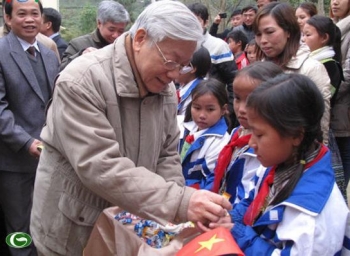 ທ່ານເລຂາທິການໃຫຍ່ ຫງວຽນຟູ໋ຈ້ອງ ຢ້ຽມຢາມ ແລະ ເຮັດວຽກຢູ່ແຂວງ ອຽນບ໋າຍ