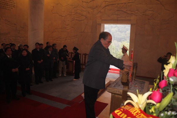 ທ່ານປະທານສະພາແຫ່ງຊາດ ຫງວຽນຊິງຮູ່ງ ລົງເຮັດວຽກຢູ່ແຂວງ ກາວບັ່ງ