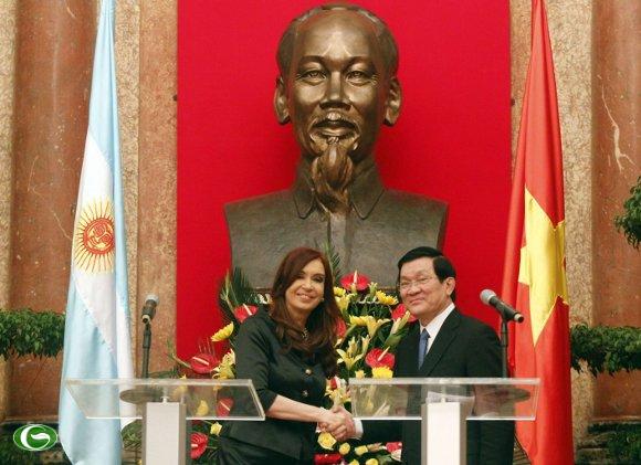 ປະທານາທິບໍດີ ອັກຊັງຕີນ ຢ້ຽມຢາມຫວຽດນາມ