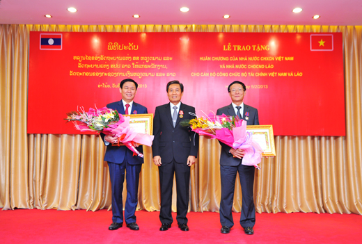 ເພີ່ມທະວີການພົວພັນດ້ານການເງິນລະຫວ່າງ ຫວຽດນາມ ແລະ ລາວ