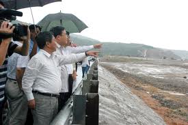 ທ່ານຮອງນາຍົກລັດຖະມົນຕີ ຮ່ວາງຈູງຫາຍ ລົງເຄື່ອນໄຫວກວດກາການຜະລິດຢູ່ນາມດິ້ນ