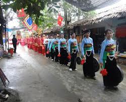 ງານບຸນແຫ່ປາເທວະດາຕົ້ນລະດູບານໃຫມ່ຢູ່ແຂວງ ແທງຮວາ