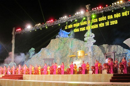 ກວາງນິງ: ຕ້ອນຮັບໃບຢັ້ງຢືນປູຊະນີຍະສະຖານລະດັບຊາດ ແລະ ໄຂງານບຸນ ອຽນຕື໋