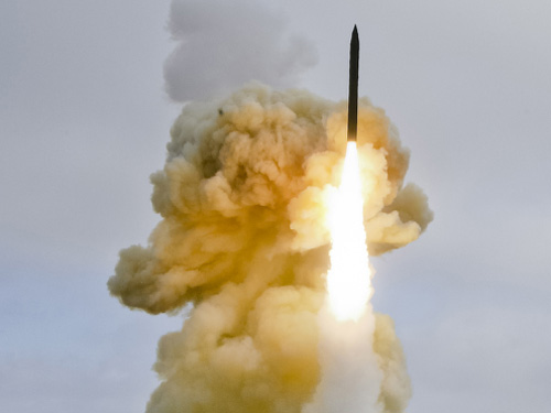 ອາເມລິກາໂຈະການທົດລອງລູກສອນໄຟນຳວິຖີ