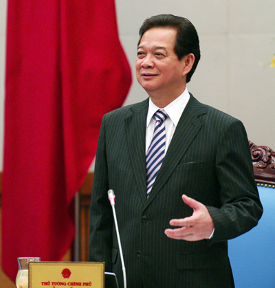 ທ່ານນາຍົກລັດຖະມົນຕີຫງວຽນເຕີນຢູງ ເຮັດວຽກກັບການນຳແຂວງຢາລາຍ