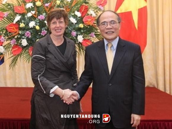 ປະທານສະພາແຫ່ງ ຊາດ ຫງວຽນຊິງຮຸ່ງ ເຈລະຈາກັບປະທານ ສະພາຕຳ່ອົດສະຕາລີ