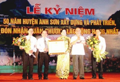 ສະເຫຼີມສະຫຼອງ 50 ປີແຫ່ງວັນ ສ້າງຕັ້ງເມືອງແອງເຊີນ ແຂວງເງະອານ