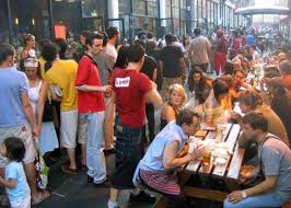 ຄົ້ນຫາອາຫານການກິນຢູ່ຄຸ້ມຖະໜົນເກົ່າ