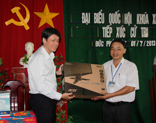 ສະມາຊິກສະພາແຫ່ງຊາດແຂວງ ບິ່ນ​ທ້ວນ ພົບປະກັບຜູ້ມີສິດເລືອກຕັ້ງ