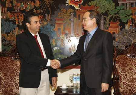 ຮອງນາຍົກລັດຖະມົນຕີ ຫງວຽນທ້ຽນເຍີນ ຕ້ອນຮັບຮອງລັດຖະມົນຕີກະຊວງສື່ສານ ກູຍບາ