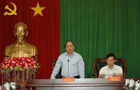 ທ່ານຮອງນາຍົກລັດຖະ ມົນຕີຫງວຽນຊວນຟຸກ ເຮັດວຽກຢູ່ແຂວງຮ່າຢາງ