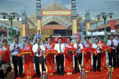 ເປີດສະຫຼອງວິຫານບູຊາອາໄລຫາບັນດານັກຮົບວິລະຊົນຊາວໜຸ່ມຕະລຸມບອນທີ່ເສຍສະຫຼະຊີວິດເພື່ອຊາດ