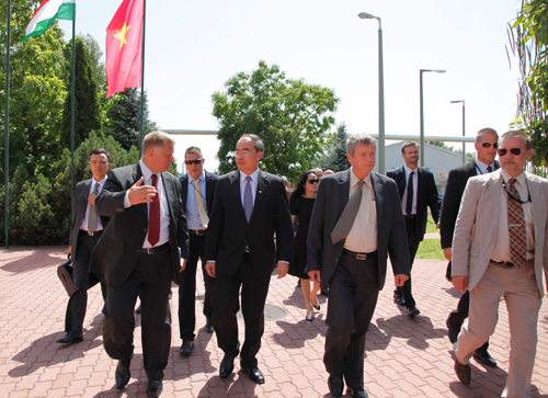 ຮູງກາຣີ ຕີລາຄາສູງທີ່ຕັ້ງບົດບາດຂອງ ຫວຽດນາມ ໃນພາກພືນ ແລະ ຢູ່ໃນໂລກ