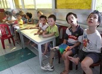 ການເຄື່ອນໄຫວ ຕ່າງໆເພື່ອຜູ້ປະສົບ ເຄາະຮ້າຍຈາກທາດພິດສີສົ້ມດີໂອຊີນ