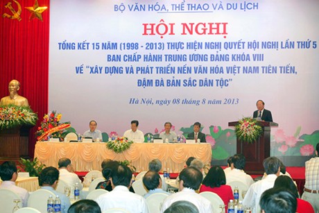 ສຸມໃສ່ສ້າງສະພາບແວດລ້ອມວັດທະນະທຳຫວຽດນາມສີວິໄລ